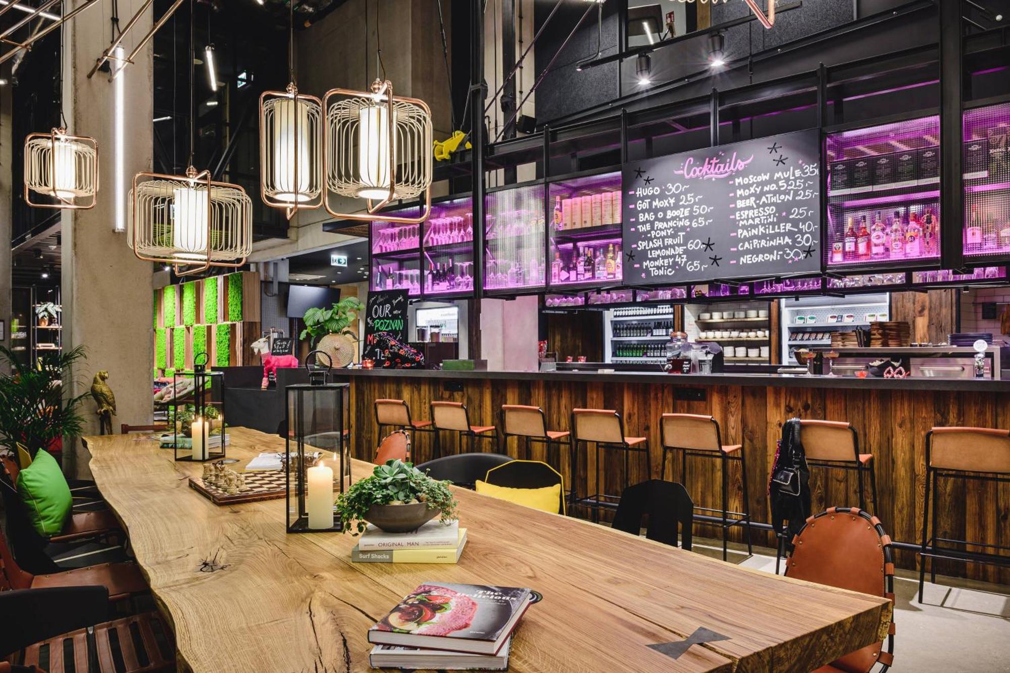Moxy Airport Hotel 3*