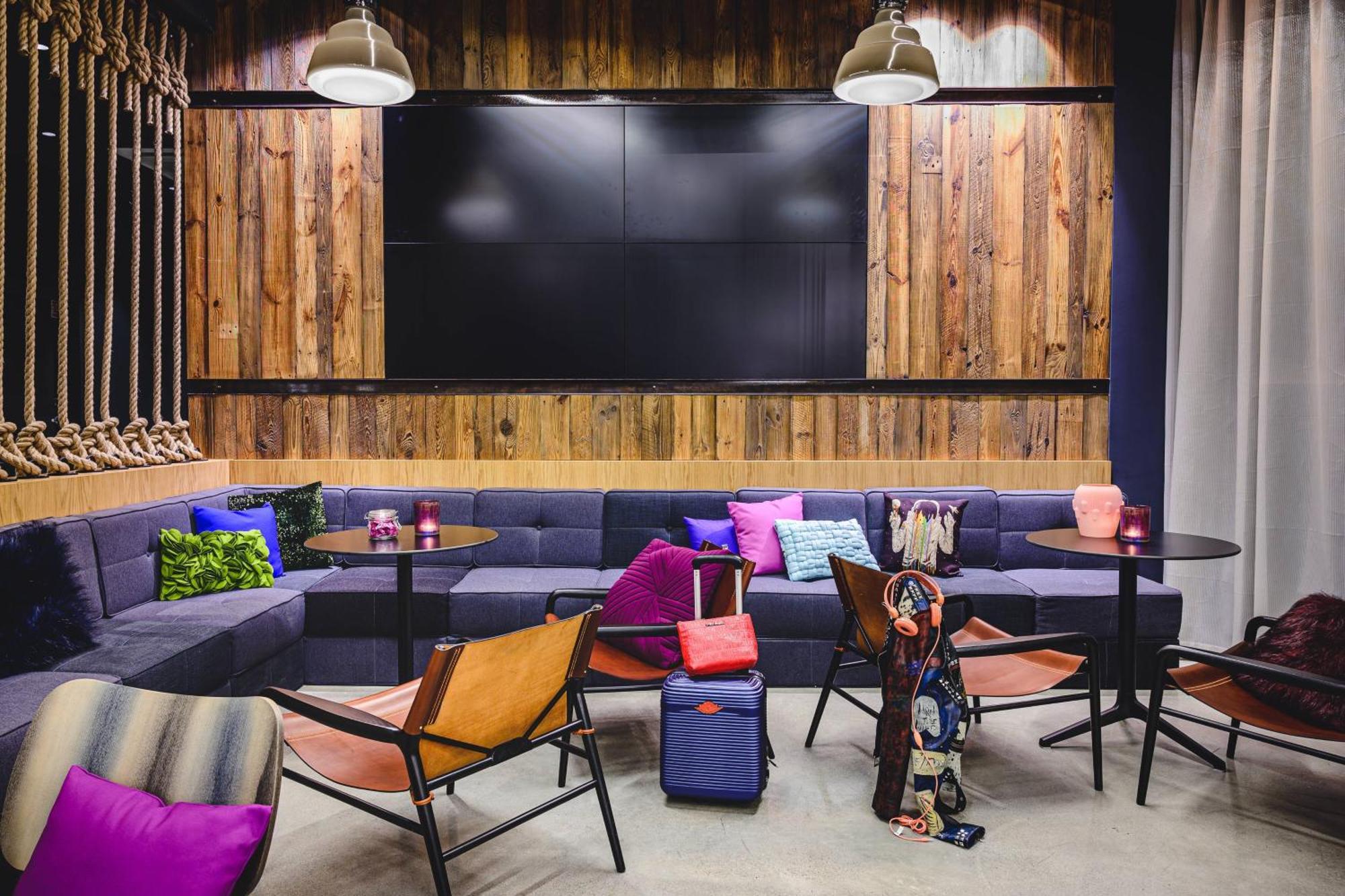 Moxy Airport Hotel 3*