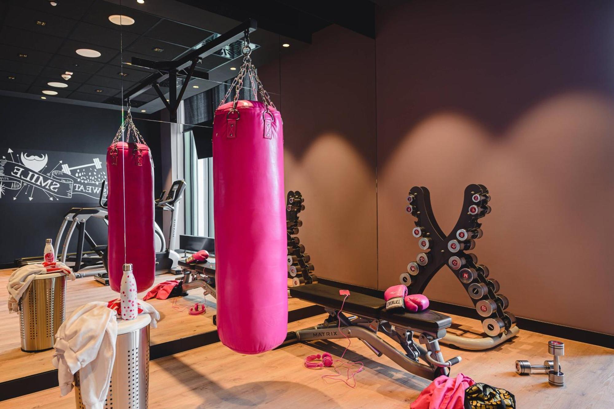 Moxy Airport Hotel 3*