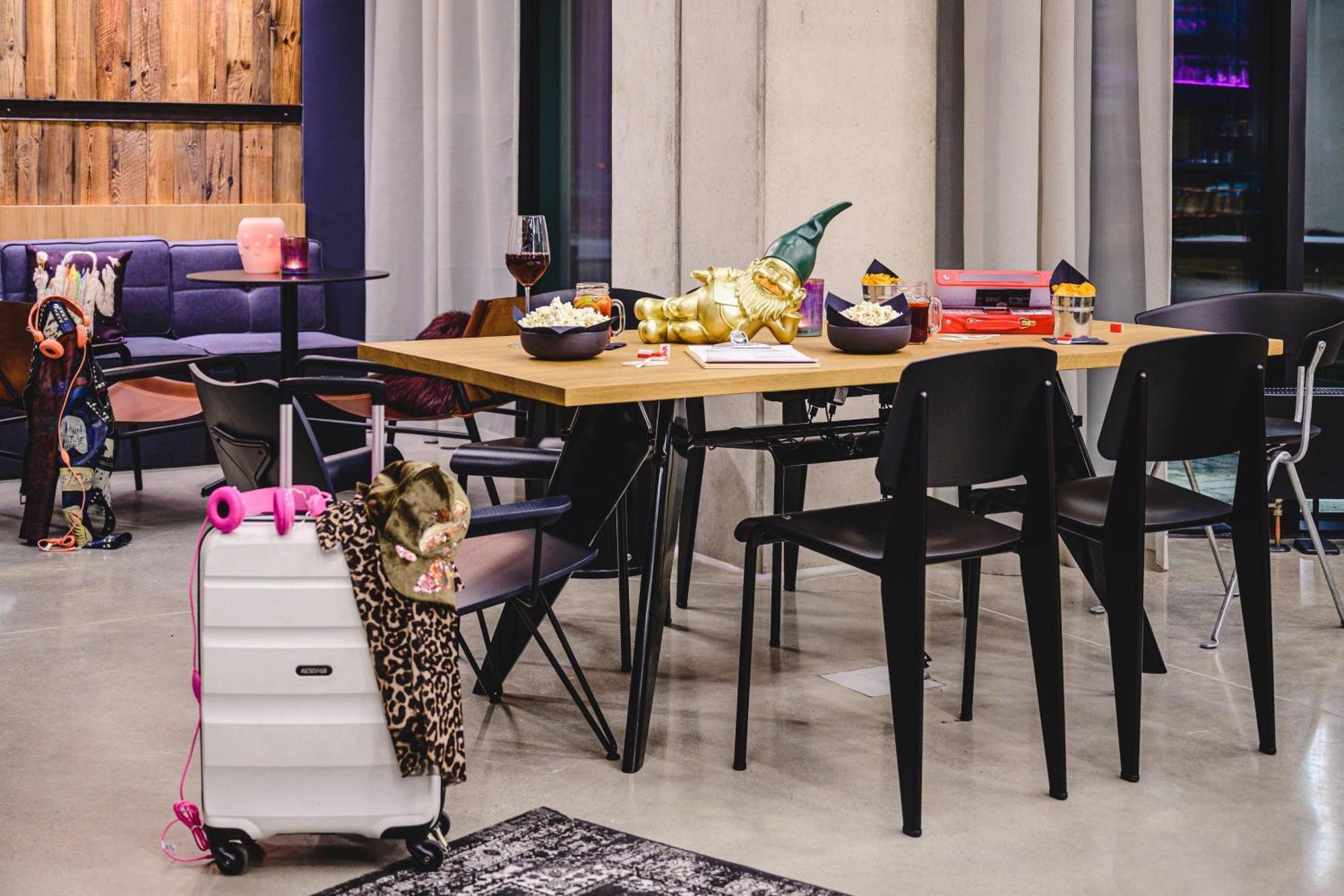 Hotel Moxy Airport 3*